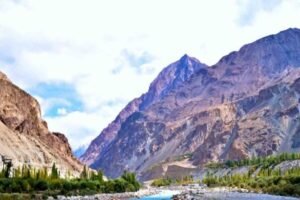 Top 15 Tourist places to visit in Leh Ladakh with family in low budget